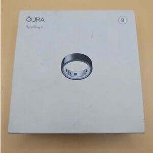 Oura Ring 4 in Silver